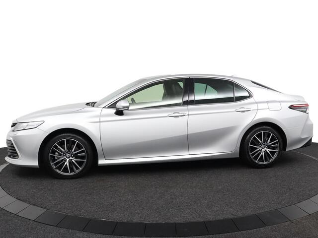 Toyota CAMRY 2.5 Hybrid Dynamic | Leder bekleding | Parkeer sensoren voor en achter |