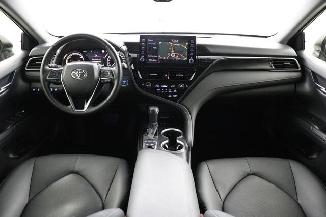 Toyota CAMRY 2.5 Hybrid Dynamic | Leder bekleding | Parkeer sensoren voor en achter |