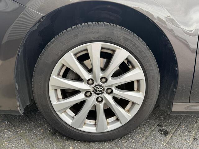 Toyota CAMRY 2.5 Hybrid Dynamic | Camera | Lederen Bekleding | Stoelverwarming | Lichtmetalen Velgen |