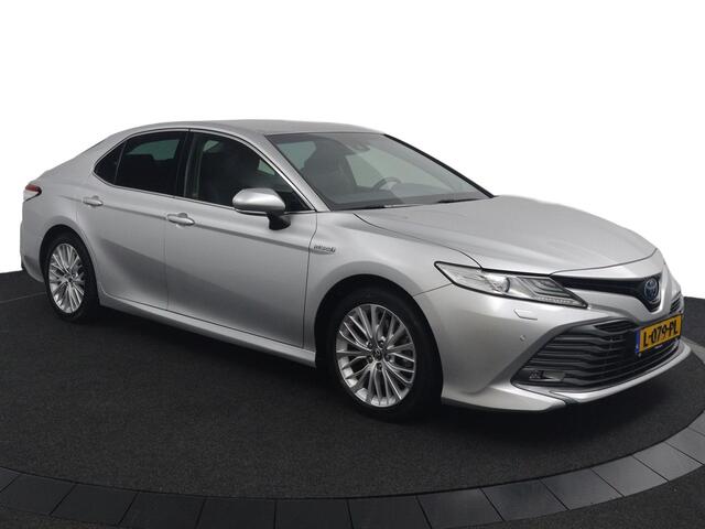 Toyota CAMRY 2.5 Hybrid Premium | Lederen Bekleding | JBL | Separaat bediening Achterbank | Trekhaak | Parkeersensoren en Camera |