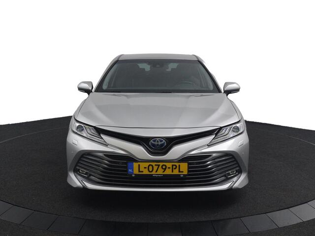 Toyota CAMRY 2.5 Hybrid Premium | Lederen Bekleding | JBL | Separaat bediening Achterbank | Trekhaak | Parkeersensoren en Camera |