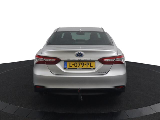 Toyota CAMRY 2.5 Hybrid Premium | Lederen Bekleding | JBL | Separaat bediening Achterbank | Trekhaak | Parkeersensoren en Camera |