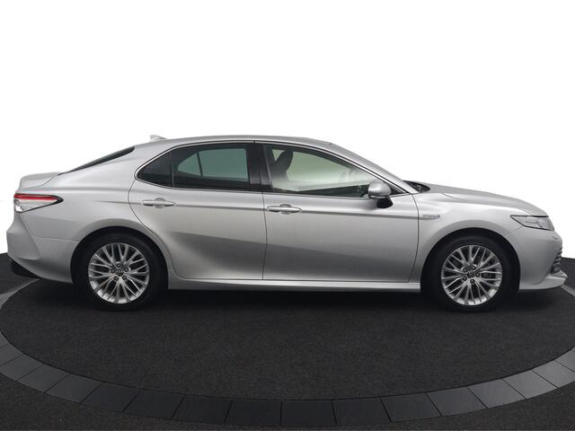 Toyota CAMRY 2.5 Hybrid Premium | Lederen Bekleding | JBL | Separaat bediening Achterbank | Trekhaak | Parkeersensoren en Camera |