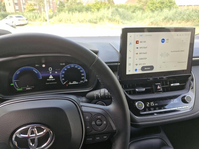 Toyota COROLLA Touring Sports Hybrid 140 Active Nederlandse Auto, All-season banden.