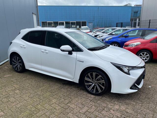 Toyota COROLLA 1.8 Hybrid Dynamic | 1e Eigenaar | PDC achter | Navigatie | NIEUWSTAAT | 10 Jaar Garantie | Dealer Onderhouden |