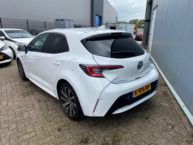 Toyota COROLLA 1.8 Hybrid Dynamic | 1e Eigenaar | PDC achter | Navigatie | NIEUWSTAAT | 10 Jaar Garantie | Dealer Onderhouden |