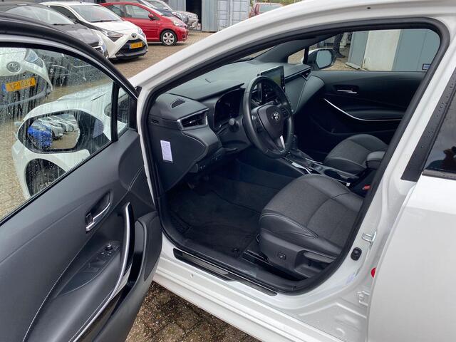 Toyota COROLLA 1.8 Hybrid Dynamic | 1e Eigenaar | PDC achter | Navigatie | NIEUWSTAAT | 10 Jaar Garantie | Dealer Onderhouden |