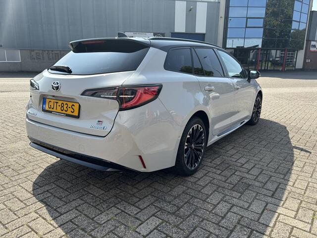 Toyota COROLLA Touring Sports 1.8 Hybrid GR-Sport Apple/Android Carplay / Draadloze telefoon lader / Camera / Led verlichting / Keyless / Two-Tone kleur