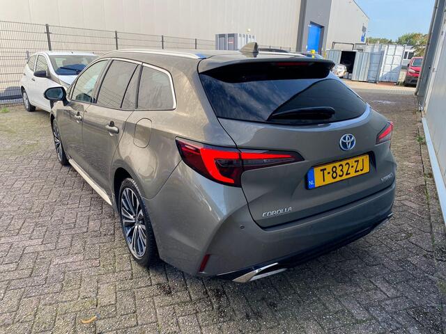 Toyota COROLLA Touring Sports 1.8 Hybrid First Edition | 1e Eigenaar | BTW | PDC | Navi | Radar Cruise | Nederlandse Auto |