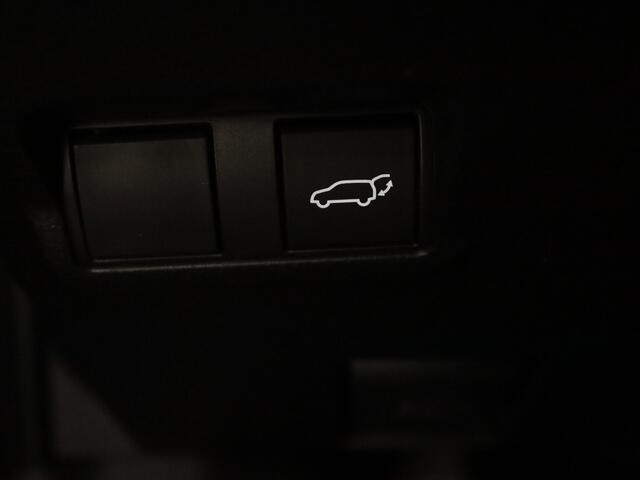 Toyota COROLLA Cross Hybrid 140 Style | Panoramisch dak | Premium Pack | All-season banden | Trekhaak |