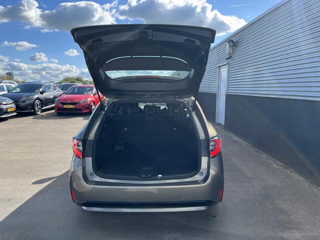 Toyota COROLLA Touring Sports 1.8 Hybrid Active Apple Carplay/Android Auto Navigatie, Achteruitrijcamera, Adaptieve Cruise Control, LM velgen - Metallic lak - * fabrieksgarantie tot april 2033