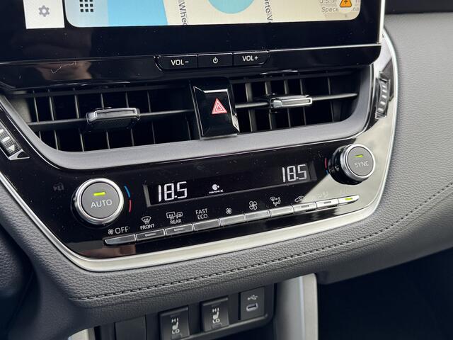 Toyota COROLLA Cross Hybrid 200 Style NL Auto Demo Direct Rijden Stoel Verwarming PDC Navi Carplay