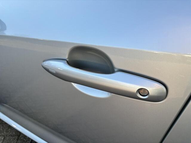 Toyota COROLLA Touring Sports 1.8 Hybrid First Edition Apple Carplay Android Auto, Parkeersensoren voor en achter, camera