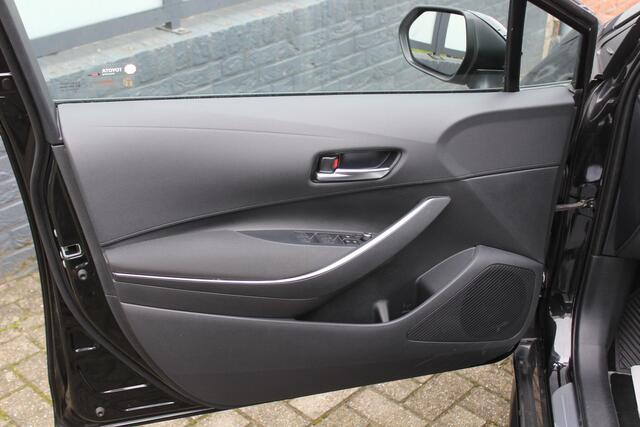 Toyota COROLLA 1.8 Hybrid Dynamic Full LED, Navi/Carplay, Camera, PDC, BLISS, 18", Draadloos Laden, Safety Sence, All Season!!