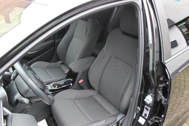 Toyota COROLLA 1.8 Hybrid Dynamic Full LED, Navi/Carplay, Camera, PDC, BLISS, 18", Draadloos Laden, Safety Sence, All Season!!