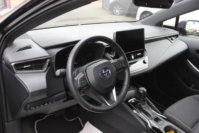 Toyota COROLLA 1.8 Hybrid Dynamic Full LED, Navi/Carplay, Camera, PDC, BLISS, 18", Draadloos Laden, Safety Sence, All Season!!