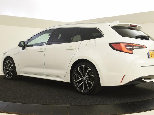 Toyota COROLLA 2.0 Hybrid Executive | Parkeersensoren V+A | Navigatie | Stoelve