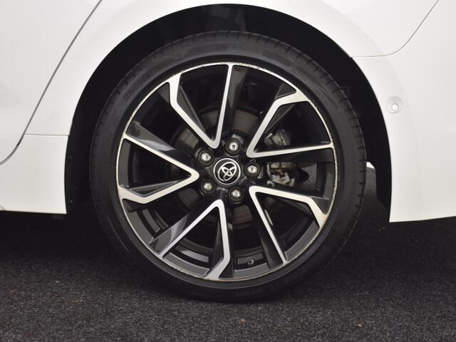 Toyota COROLLA 2.0 Hybrid Executive | Parkeersensoren V+A | Navigatie | Stoelve