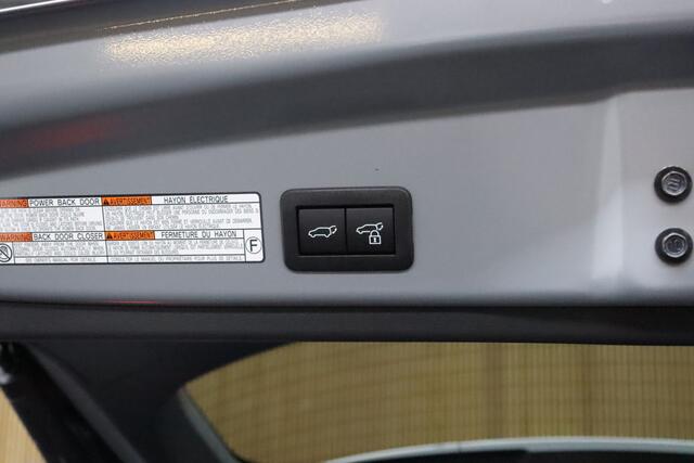 Toyota COROLLA Cross Hybrid 200 Style | Facelift | Nieuw uit voorraad leverbaar | ¤ 1.395,- Voorraad voordeel! | Dodehoekdetectie | Parkeersensoren | Winterpakket | Elek. bedienbare achterklep