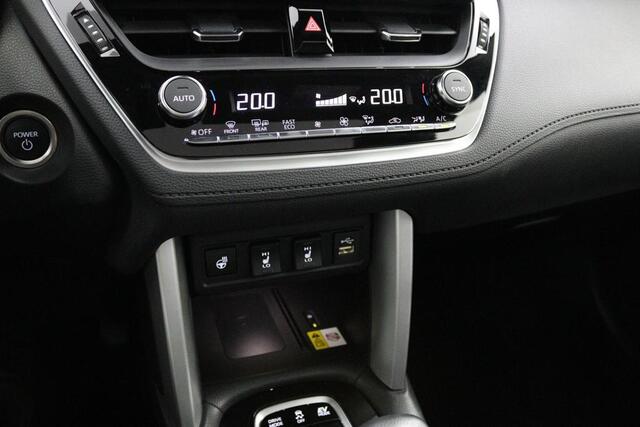 Toyota COROLLA Cross 2.0 High Power Hybrid First Edition | Panoramadak | Stuur en stoelverwarming | Electrische achterklep |