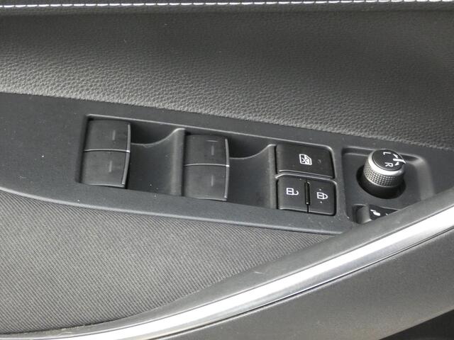 Toyota COROLLA 1.8 Hybrid First Edition/ lage km/ zeer mooi!