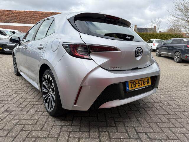Toyota COROLLA 1.8 100 PK | Hybrid | First Edition | Navigatie |Stoelverwarming | Achteruitrijcamera | Automaat