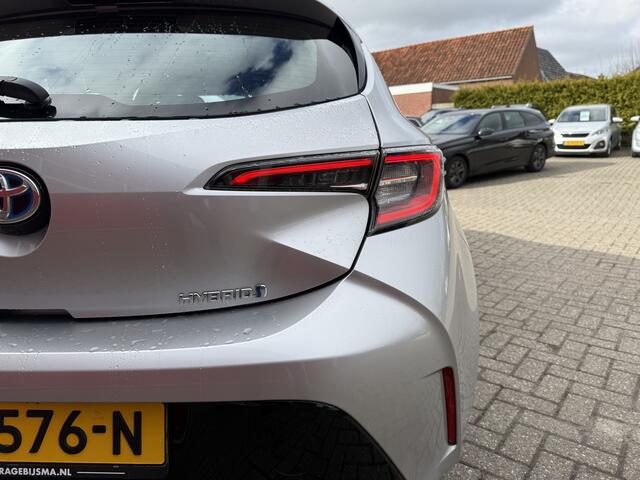 Toyota COROLLA 1.8 100 PK | Hybrid | First Edition | Navigatie |Stoelverwarming | Achteruitrijcamera | Automaat