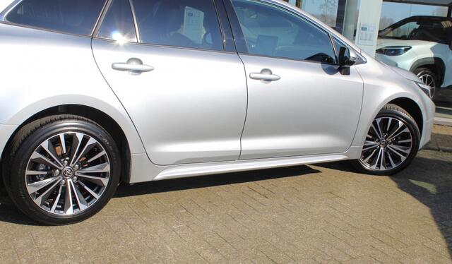 Toyota COROLLA Hybrid 140 Dynamic | Navi | Sensoren v/a | Keyless Entry | Blind