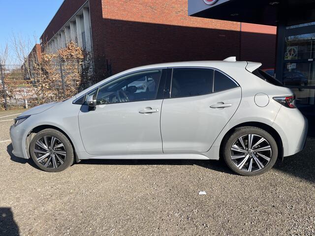 Toyota COROLLA 1.8 Hybrid Dynamic // FULL LED // ADAPT. CRUISE // KEYLESS // CAMERA // STOELVERWARMING // NAVI+CARPLAY //