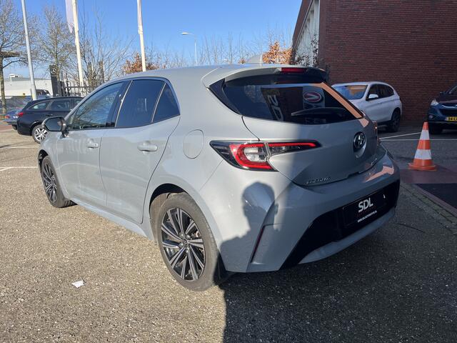 Toyota COROLLA 1.8 Hybrid Dynamic // FULL LED // ADAPT. CRUISE // KEYLESS // CAMERA // STOELVERWARMING // NAVI+CARPLAY //