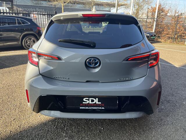 Toyota COROLLA 1.8 Hybrid Dynamic // FULL LED // ADAPT. CRUISE // KEYLESS // CAMERA // STOELVERWARMING // NAVI+CARPLAY //