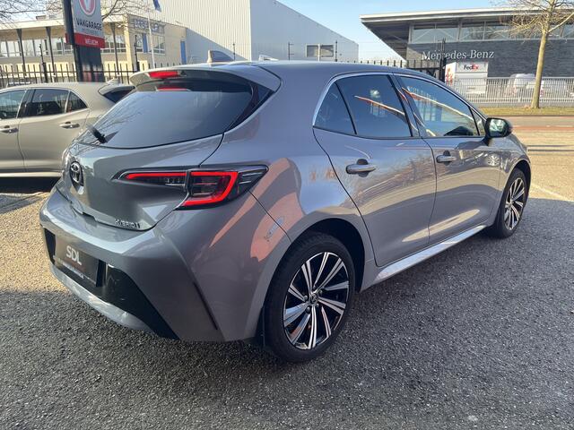 Toyota COROLLA 1.8 Hybrid Dynamic // FULL LED // ADAPT. CRUISE // KEYLESS // CAMERA // STOELVERWARMING // NAVI+CARPLAY //