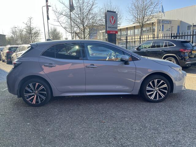 Toyota COROLLA 1.8 Hybrid Dynamic // FULL LED // ADAPT. CRUISE // KEYLESS // CAMERA // STOELVERWARMING // NAVI+CARPLAY //