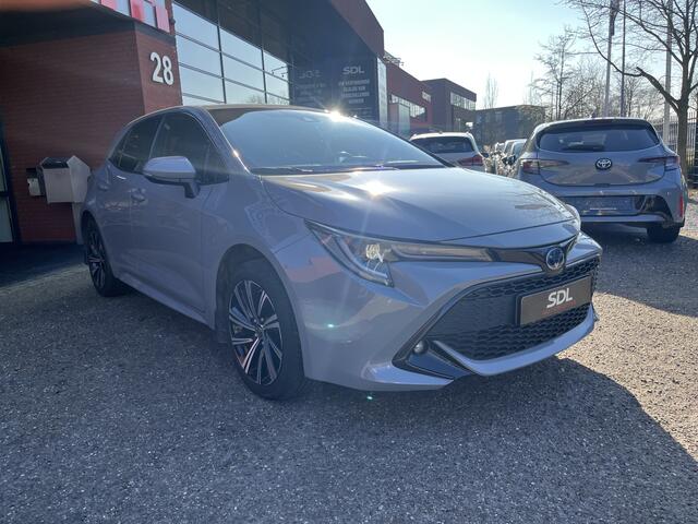 Toyota COROLLA 1.8 Hybrid Dynamic // FULL LED // ADAPT. CRUISE // KEYLESS // CAMERA // STOELVERWARMING // NAVI+CARPLAY //