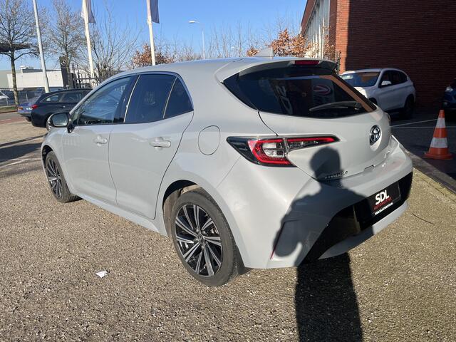 Toyota COROLLA 1.8 Hybrid Dynamic // FULL LED // HALF LEDER // ADAPT. CRUISE // KEYLESS // CAMERA // STOELVERWARMING // CARPLAY //