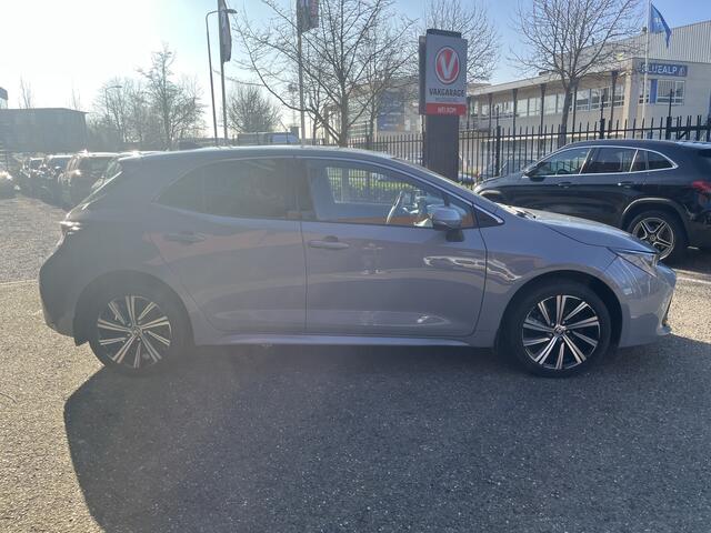 Toyota COROLLA 1.8 Hybrid Dynamic // FULL LED // HALF LEDER // ADAPT. CRUISE // KEYLESS // CAMERA // STOELVERWARMING // CARPLAY //