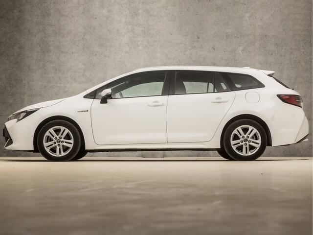 Toyota COROLLA Touring Sports 1.8 Hybrid Active Sport Automaat (NAVIGATIE, CAMERA, ADAPTIVE CRUISE, SPORTSTOELEN, LANE ASSIST, LED KOPLAMPEN, ZWART HEMEL, NIEUWSTAAT)
