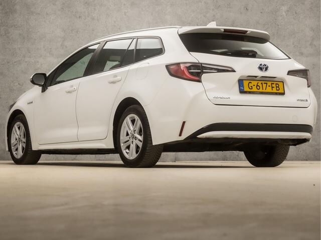 Toyota COROLLA Touring Sports 1.8 Hybrid Active Sport Automaat (NAVIGATIE, CAMERA, ADAPTIVE CRUISE, SPORTSTOELEN, LANE ASSIST, LED KOPLAMPEN, ZWART HEMEL, NIEUWSTAAT)