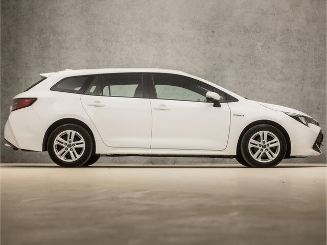 Toyota COROLLA Touring Sports 1.8 Hybrid Active Sport Automaat (NAVIGATIE, CAMERA, ADAPTIVE CRUISE, SPORTSTOELEN, LANE ASSIST, LED KOPLAMPEN, ZWART HEMEL, NIEUWSTAAT)