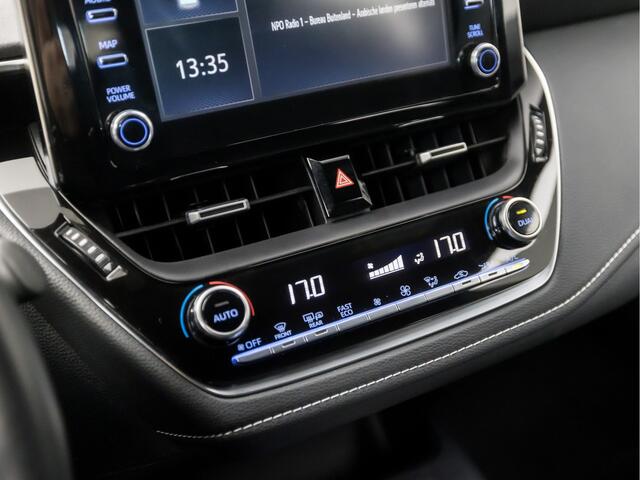 Toyota COROLLA Touring Sports 1.8 Hybrid Active Sport Automaat (NAVIGATIE, CAMERA, ADAPTIVE CRUISE, SPORTSTOELEN, LANE ASSIST, LED KOPLAMPEN, ZWART HEMEL, NIEUWSTAAT)