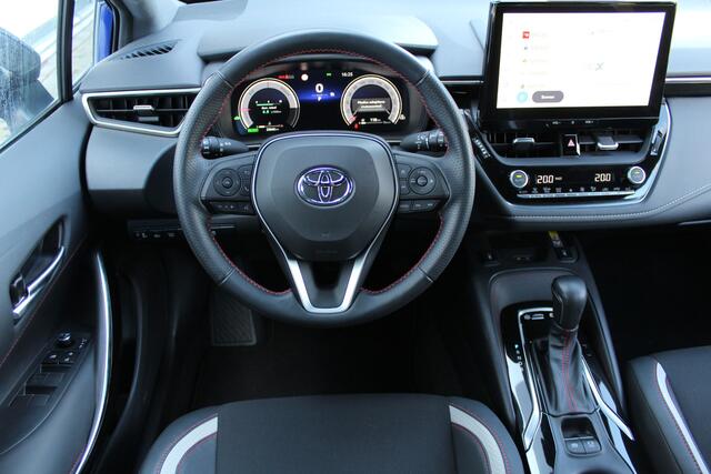 Toyota COROLLA Touring Sports Hybrid 140 GR Sport | Incl. 12 maanden Garantie | Achteruitrijcamera | Adaptive cruise controle | Sportstoelen | Stoelverwarming | DAB | Climate controle | Keyless entry/start | Lane assist | Draadloze telefoonlader | LED Koplampen |