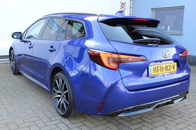 Toyota COROLLA Touring Sports Hybrid 140 GR Sport | Incl. 12 maanden Garantie | Achteruitrijcamera | Adaptive cruise controle | Sportstoelen | Stoelverwarming | DAB | Climate controle | Keyless entry/start | Lane assist | Draadloze telefoonlader | LED Koplampen |
