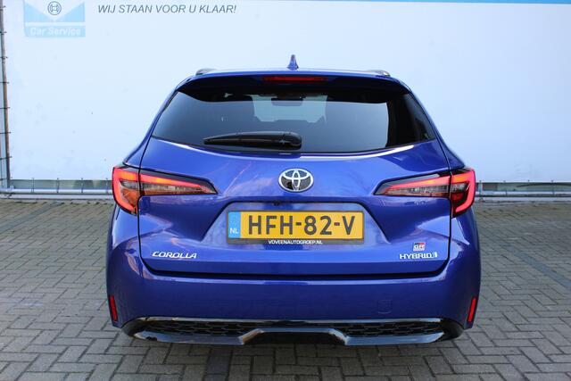 Toyota COROLLA Touring Sports Hybrid 140 GR Sport | Incl. 12 maanden Garantie | Achteruitrijcamera | Adaptive cruise controle | Sportstoelen | Stoelverwarming | DAB | Climate controle | Keyless entry/start | Lane assist | Draadloze telefoonlader | LED Koplampen |
