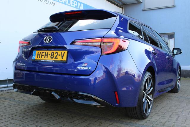 Toyota COROLLA Touring Sports Hybrid 140 GR Sport | Incl. 12 maanden Garantie | Achteruitrijcamera | Adaptive cruise controle | Sportstoelen | Stoelverwarming | DAB | Climate controle | Keyless entry/start | Lane assist | Draadloze telefoonlader | LED Koplampen |