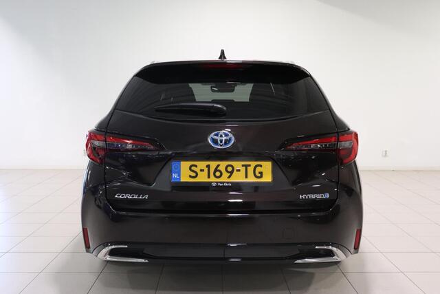 Toyota COROLLA Touring Sports 1.8 Hybrid First Edition, Direct leverbaar, 140PK, Sensoren, Stoelverwarming, Apple Carplay/Android Auto!