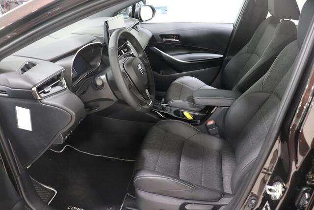 Toyota COROLLA Touring Sports 1.8 Hybrid First Edition, Direct leverbaar, 140PK, Sensoren, Stoelverwarming, Apple Carplay/Android Auto!