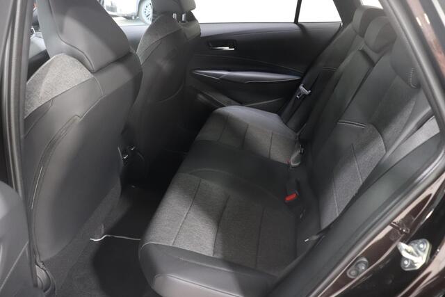 Toyota COROLLA Touring Sports 1.8 Hybrid First Edition, Direct leverbaar, 140PK, Sensoren, Stoelverwarming, Apple Carplay/Android Auto!