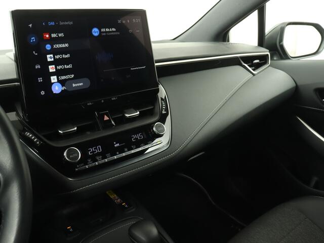 Toyota COROLLA Touring Sports 1.8 Hybrid First Edition | Climate Control | Cruise Control Adaptief | LM velgen | Draadloze telefoonlader | Parkeersensoren |