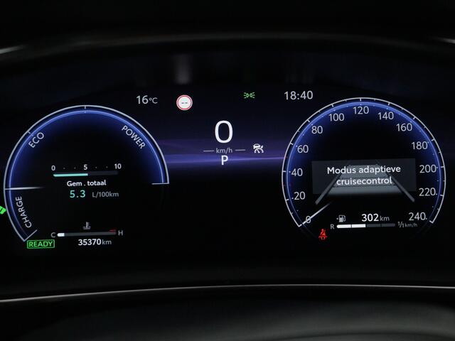 Toyota COROLLA Touring Sports 1.8 Hybrid First Edition | 1e Eigenaar | PDC voor en achter | Stoelverwarming | Dealer Onderhouden |