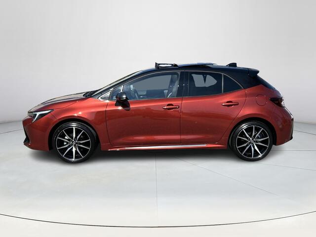 Toyota COROLLA Hybrid 140 GR Sport **PLUS PACK/ METAL OXIDE/ NIEUWE AUTO/ DIRECT LEVERBAAR**